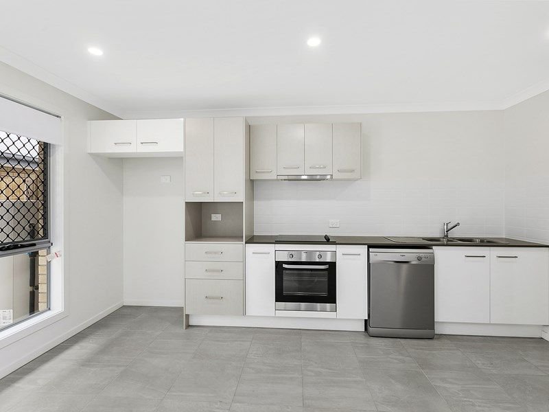 Photo - 83 Lamington Drive, Redbank Plains QLD 4301 - Image 4