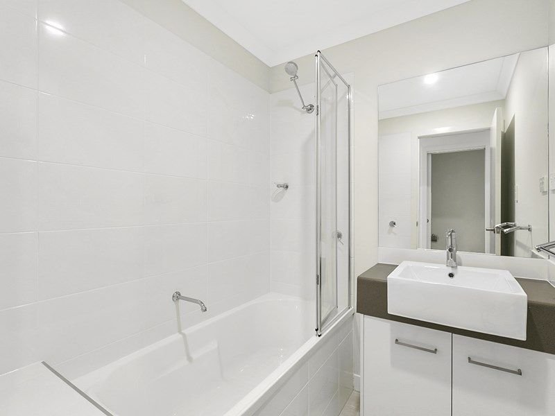 Photo - 83 Lamington Drive, Redbank Plains QLD 4301 - Image 9