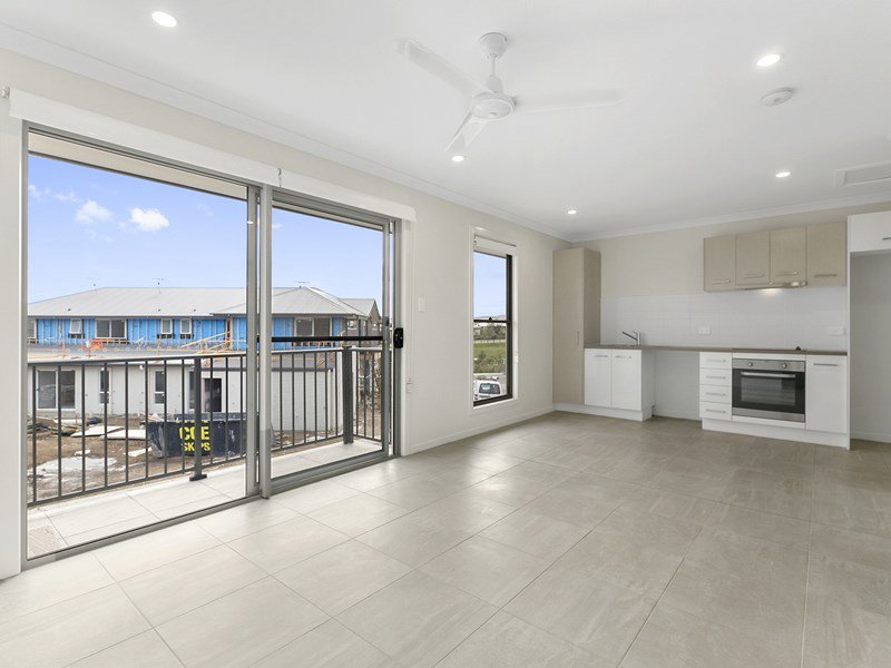 Photo - 83 Lamington Drive, Redbank Plains QLD 4301 - Image 13