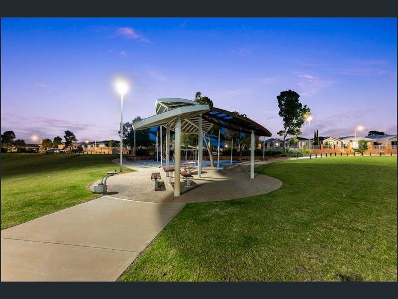 Photo - 83 Leschenault Loop, Banksia Grove WA 6031 - Image 4