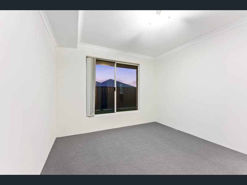 Photo - 83 Leschenault Loop, Banksia Grove WA 6031 - Image 8