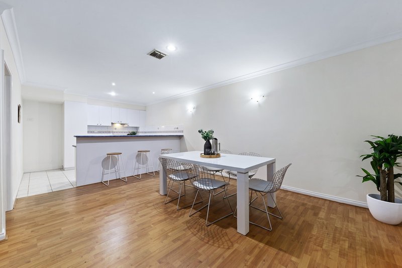 Photo - 8/3 Mckelvie Court, Glen Waverley VIC 3150 - Image 4