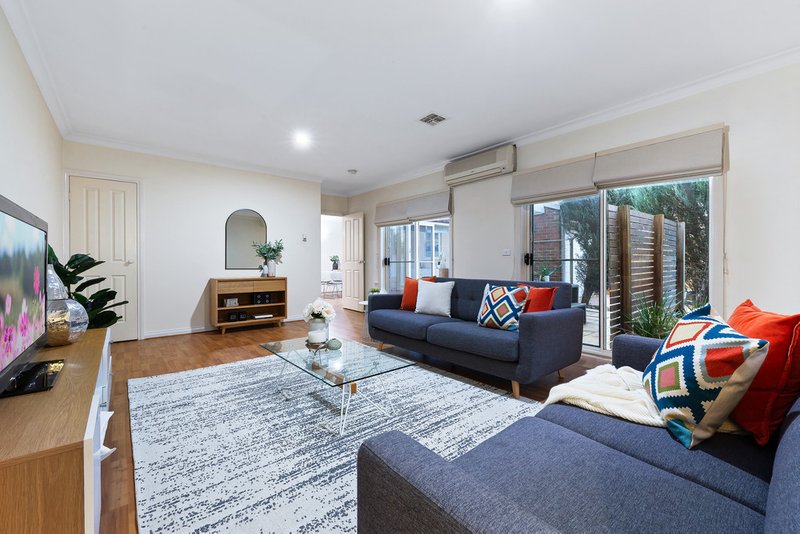 Photo - 8/3 Mckelvie Court, Glen Waverley VIC 3150 - Image 6