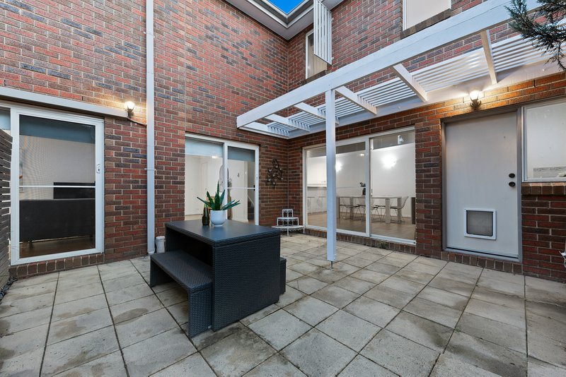 Photo - 8/3 Mckelvie Court, Glen Waverley VIC 3150 - Image 14