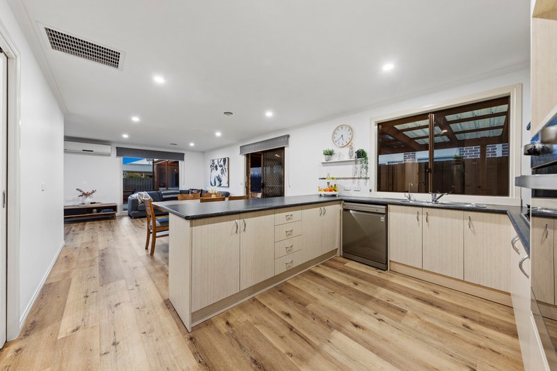 Photo - 83 Melissa Way, Pakenham VIC 3810 - Image 4