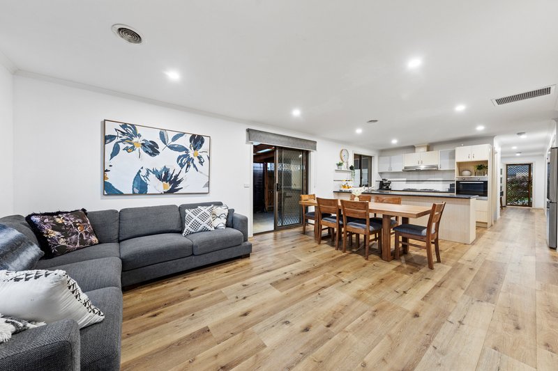 Photo - 83 Melissa Way, Pakenham VIC 3810 - Image 9
