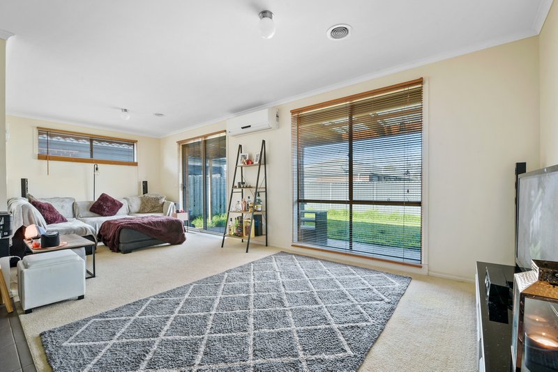 Photo - 83 Melissa Way, Pakenham VIC 3810 - Image 5