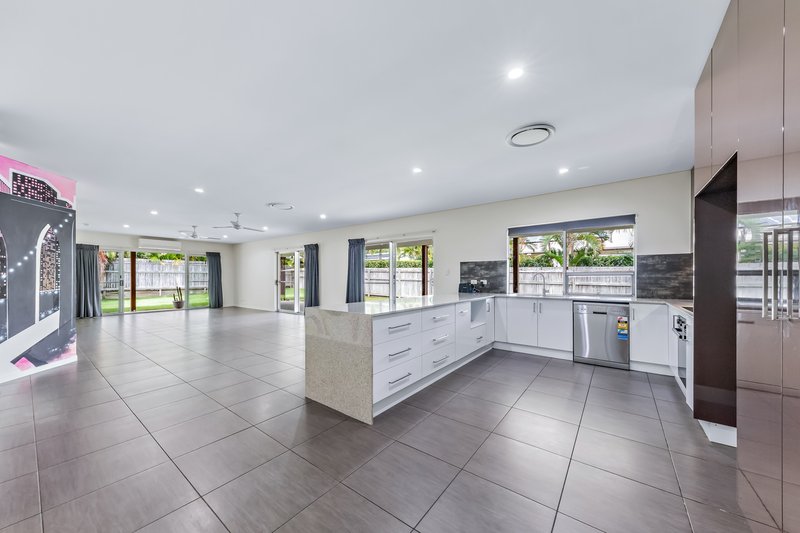 83 Parker Road, Cannonvale QLD 4802