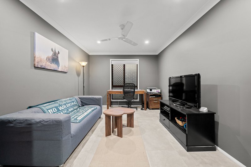 Photo - 83 Ponting Circuit, Pallara QLD 4110 - Image 2