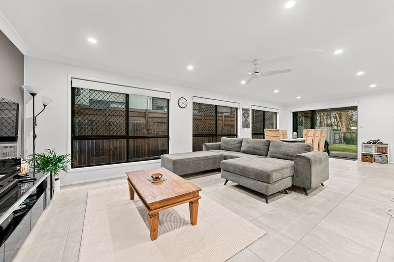 Photo - 83 Ponting Circuit, Pallara QLD 4110 - Image 3