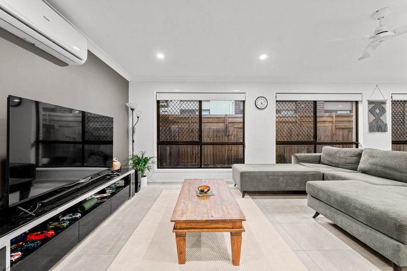 Photo - 83 Ponting Circuit, Pallara QLD 4110 - Image 6