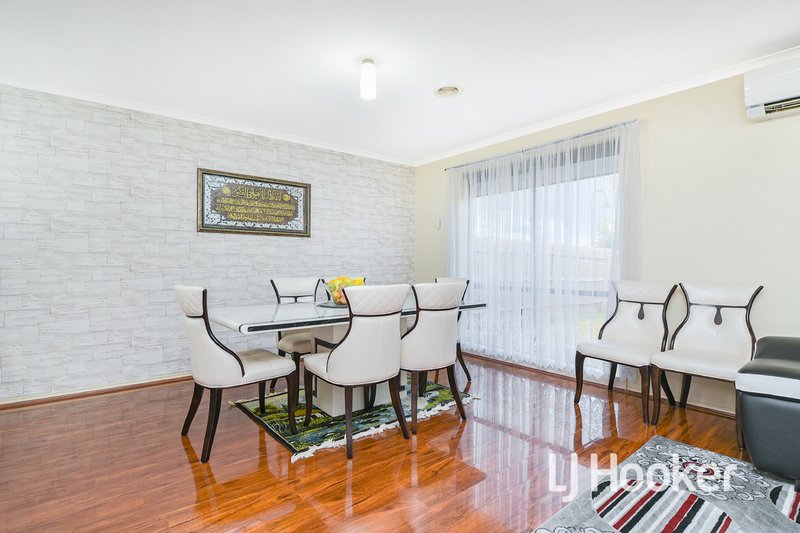 Photo - 83 Sandalwood Drive, Pakenham VIC 3810 - Image 4