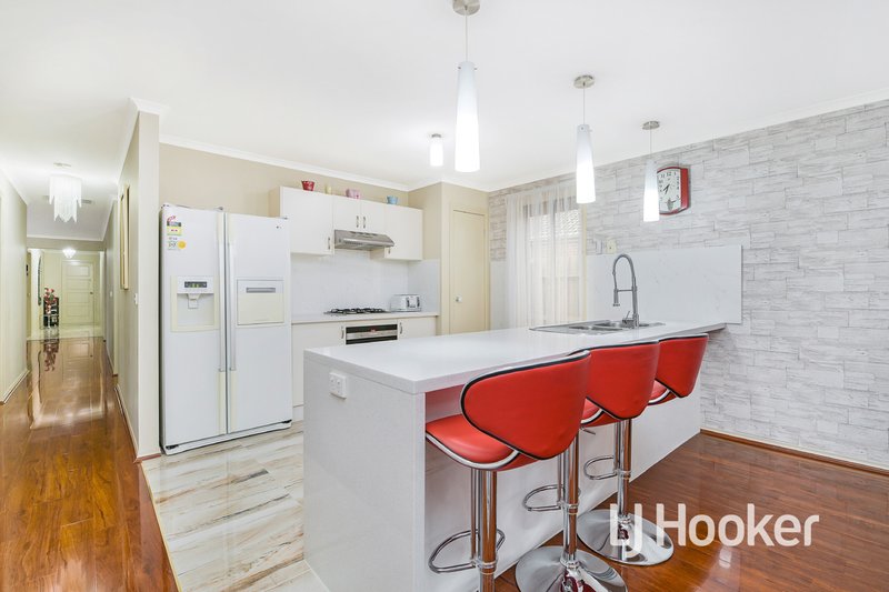 Photo - 83 Sandalwood Drive, Pakenham VIC 3810 - Image 5