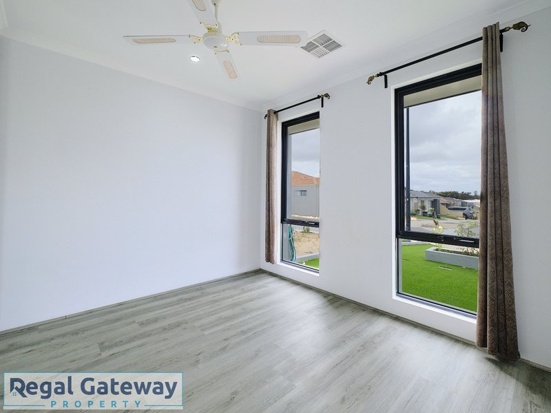 Photo - 83 Sorbonne Turn, Aubin Grove WA 6164 - Image 4