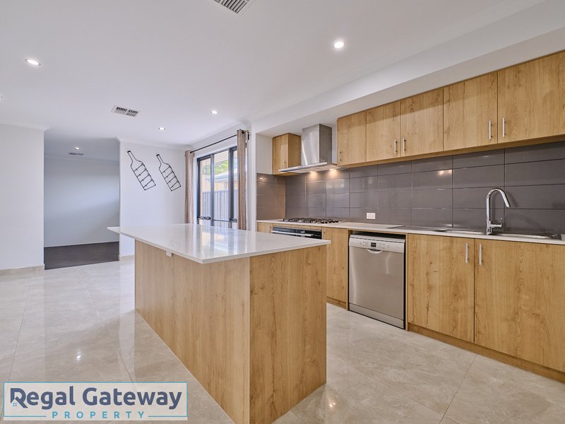 Photo - 83 Sorbonne Turn, Aubin Grove WA 6164 - Image 13