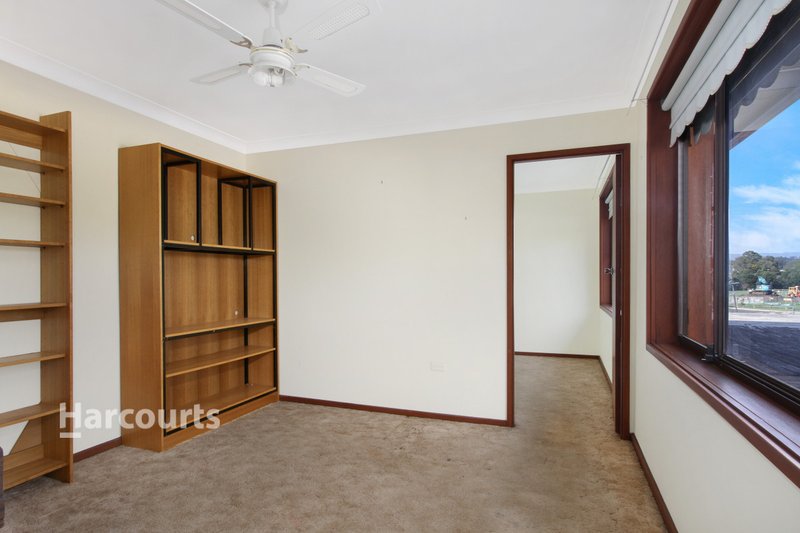 Photo - 83 Thirroul Road, Kanahooka NSW 2530 - Image 5