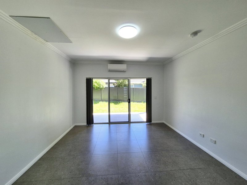 Photo - 8/30-32 Third Avenue, Macquarie Fields NSW 2564 - Image 2