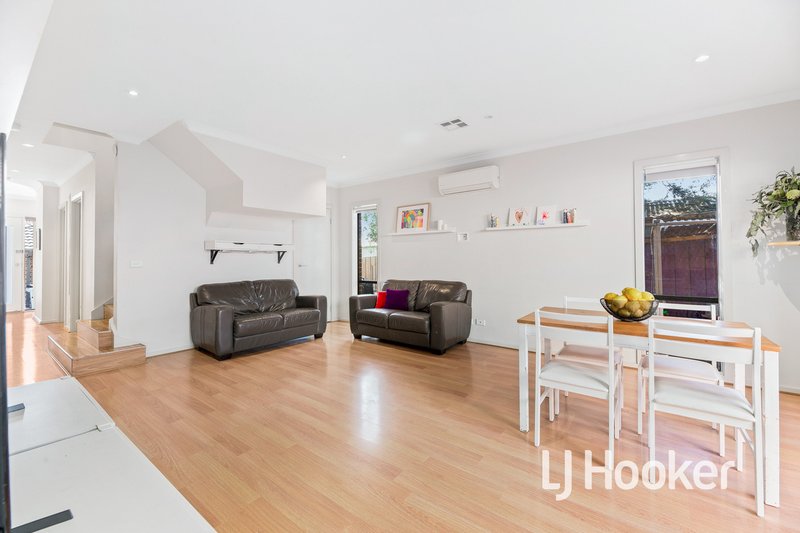 Photo - 8/30 Central Road, Hampton Park VIC 3976 - Image 3