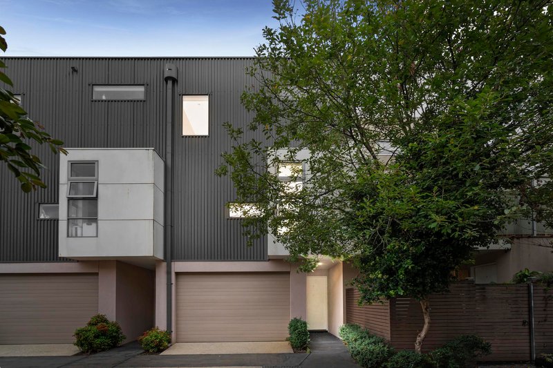 Photo - 8/30 Sydenham Street, Seddon VIC 3011 - Image 1