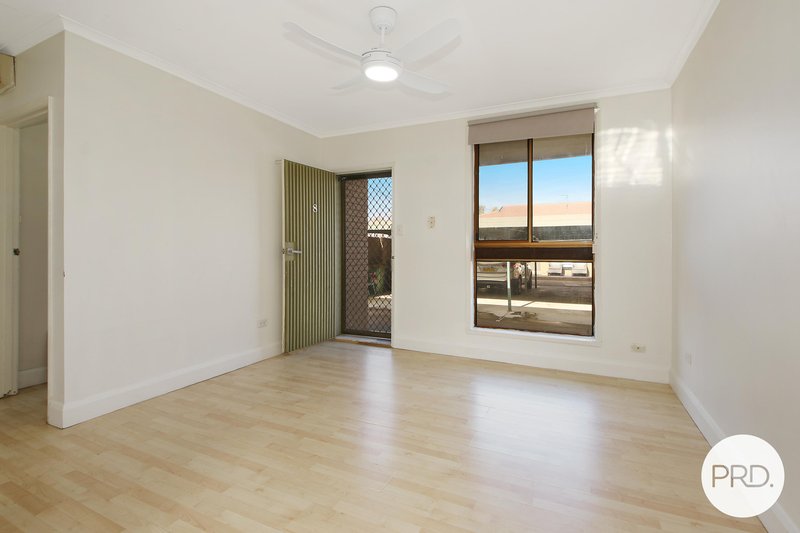 Photo - 8/309-311 Moore Street, Lavington NSW 2641 - Image 4