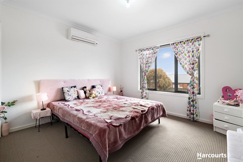 Photo - 8/31-33 Moor Park Drive, Craigieburn VIC 3064 - Image 5