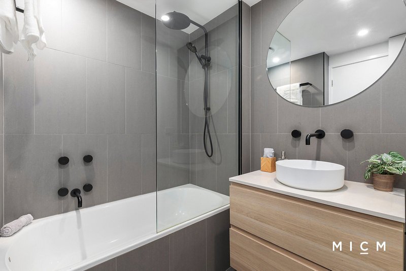 Photo - 83/1 Riverside Quay, Southbank VIC 3006 - Image 7