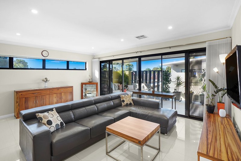 Photo - 8/316 Hardey Road, Cloverdale WA 6105 - Image 2