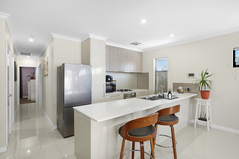 Photo - 8/316 Hardey Road, Cloverdale WA 6105 - Image 4