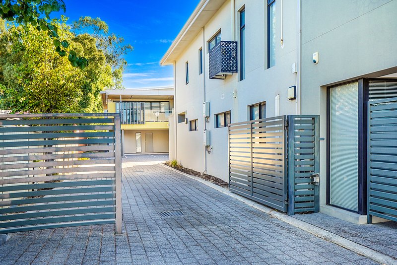 Photo - 8/316 Hardey Road, Cloverdale WA 6105 - Image 13