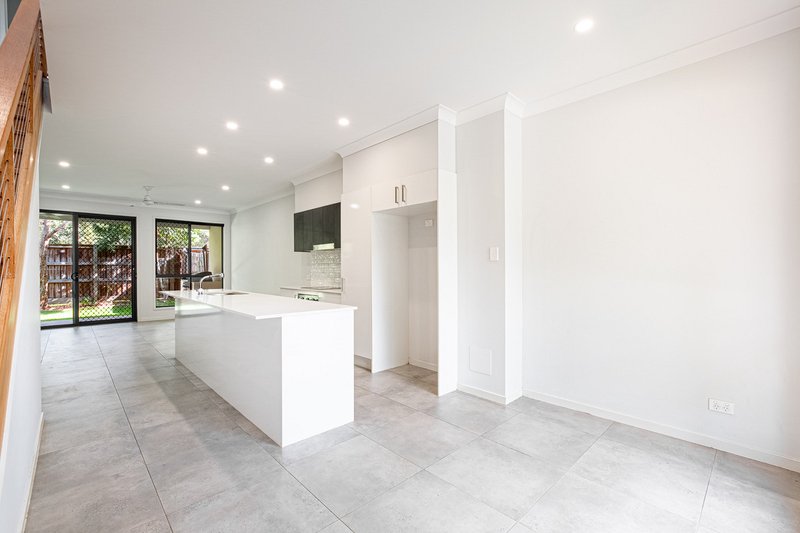 Photo - 8/32 Owarra Avenue West , Ferny Hills QLD 4055 - Image 2
