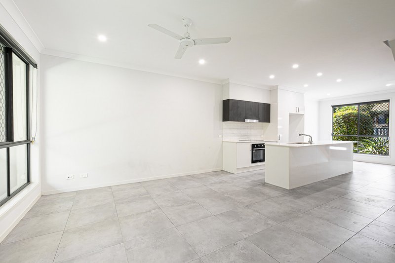 Photo - 8/32 Owarra Avenue West , Ferny Hills QLD 4055 - Image 4