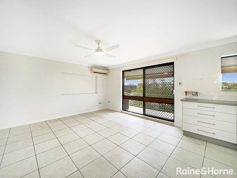 Photo - 8/32 Ward Street, Indooroopilly QLD 4068 - Image 10