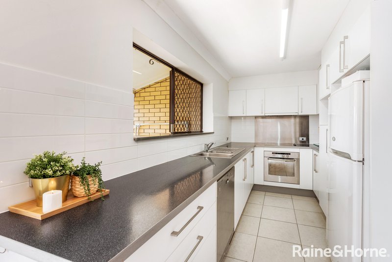 Photo - 8/32 Ward Street, Indooroopilly QLD 4068 - Image 2