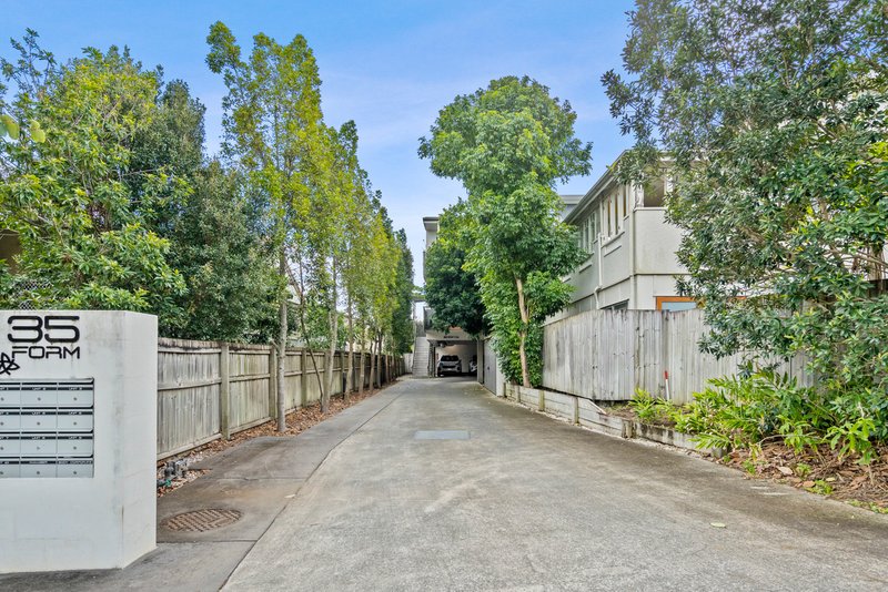 Photo - 8/35 Crown Street, Holland Park West QLD 4121 - Image 1