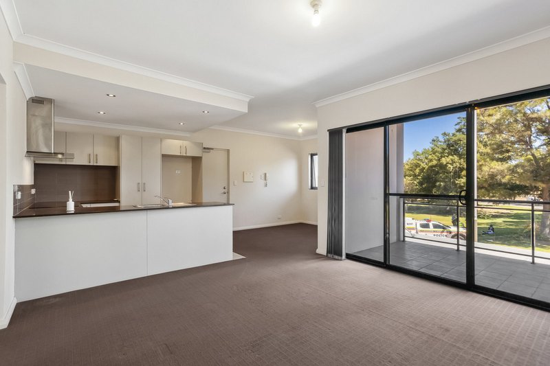Photo - 8/37 Piccadilly Circle, Joondalup WA 6027 - Image 2