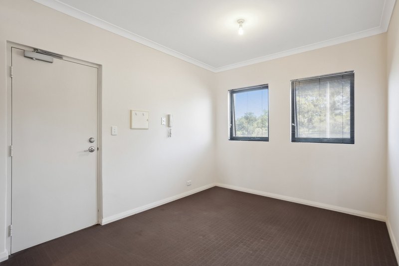 Photo - 8/37 Piccadilly Circle, Joondalup WA 6027 - Image 5