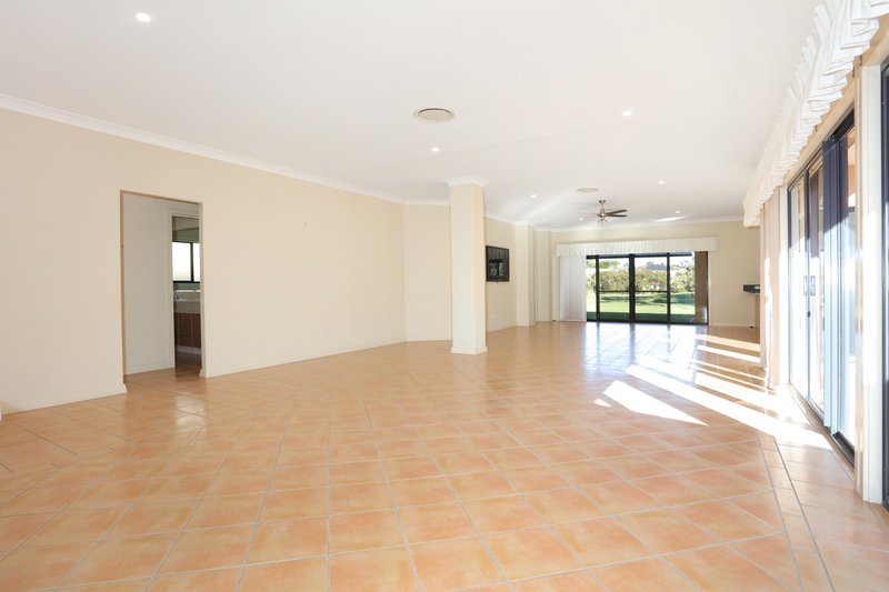 Photo - 8383 Magnolia Drive East , Hope Island QLD 4212 - Image 13