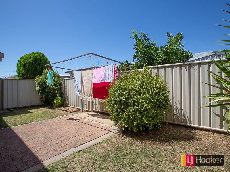 Photo - 8/4 Anne Street, South Tamworth NSW 2340 - Image 9