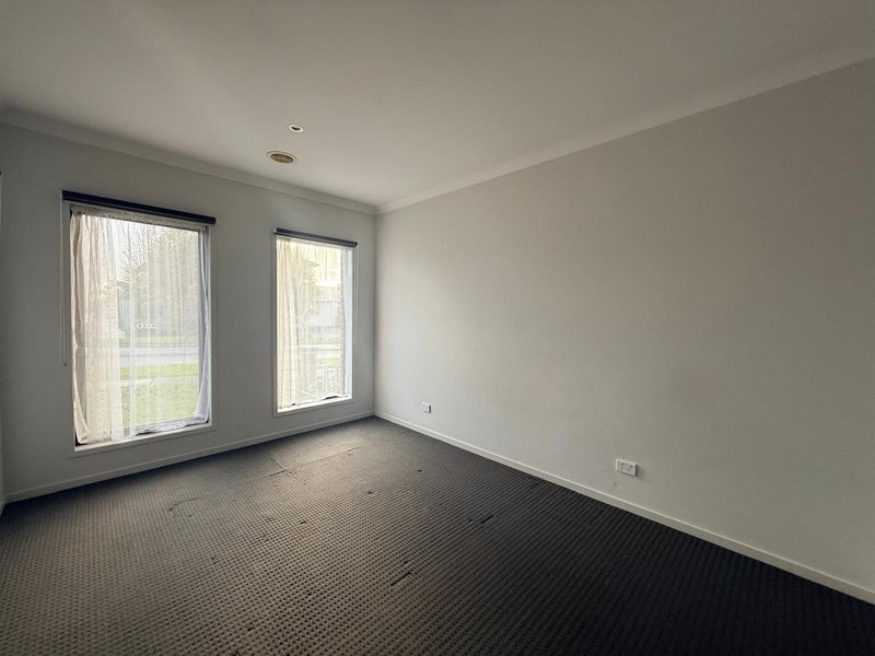 Photo - 84 Bimberry Circuit, Clyde VIC 3978 - Image 8