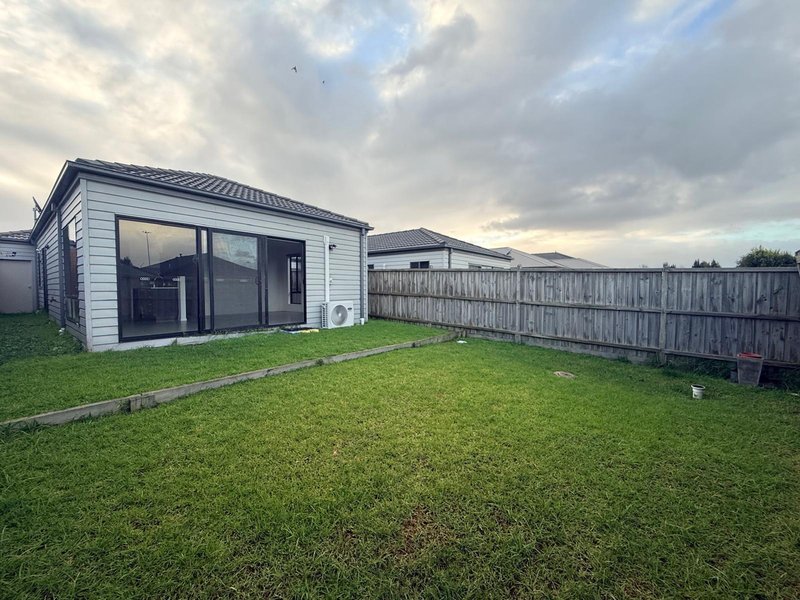 Photo - 84 Bimberry Circuit, Clyde VIC 3978 - Image 11