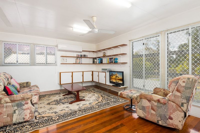 Photo - 84 Blackheath Road, Oxley QLD 4075 - Image 3