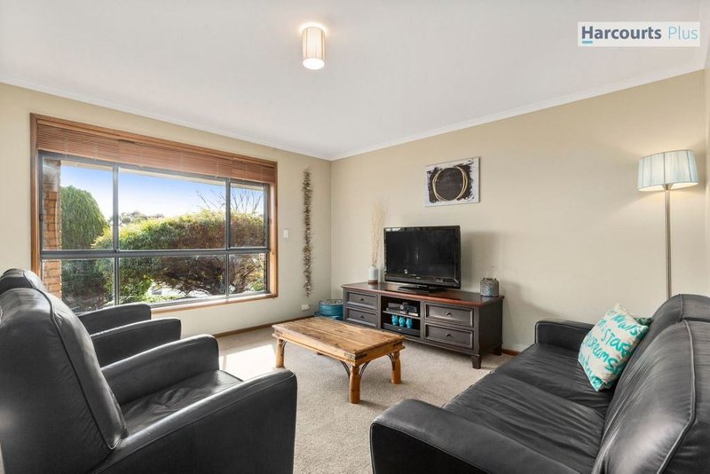 Photo - 84 Fraser Avenue, Happy Valley SA 5159 - Image 2