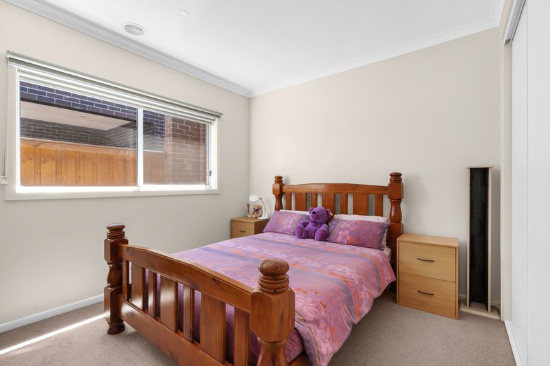 Photo - 84 Fulham Crescent, Thornhill Park VIC 3335 - Image 7