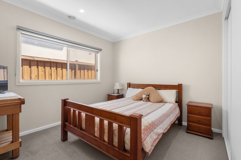 Photo - 84 Fulham Crescent, Thornhill Park VIC 3335 - Image 8