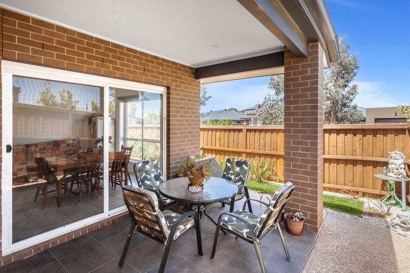 Photo - 84 Fulham Crescent, Thornhill Park VIC 3335 - Image 12