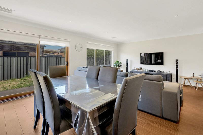 Photo - 84 Gateshead Street, Craigieburn VIC 3064 - Image 7