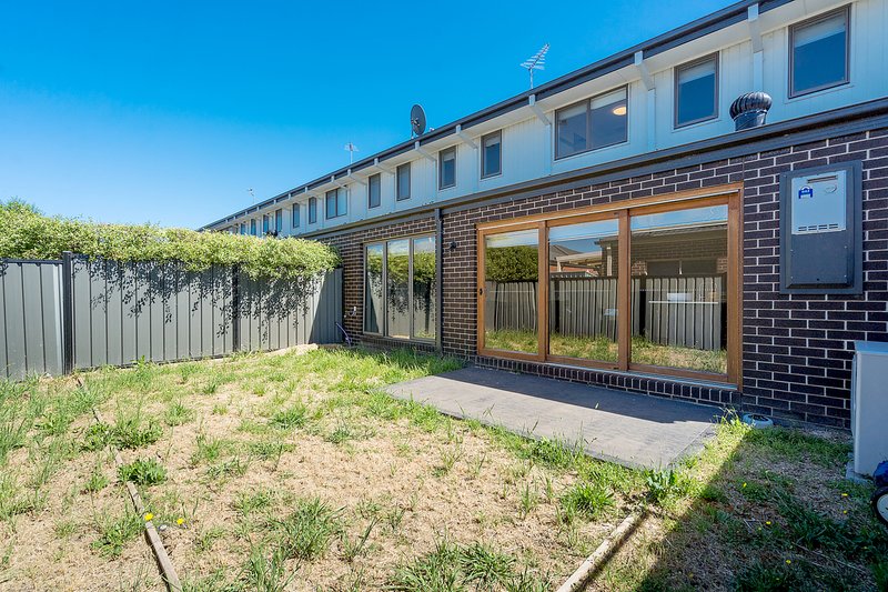 Photo - 84 Gateshead Street, Craigieburn VIC 3064 - Image 16