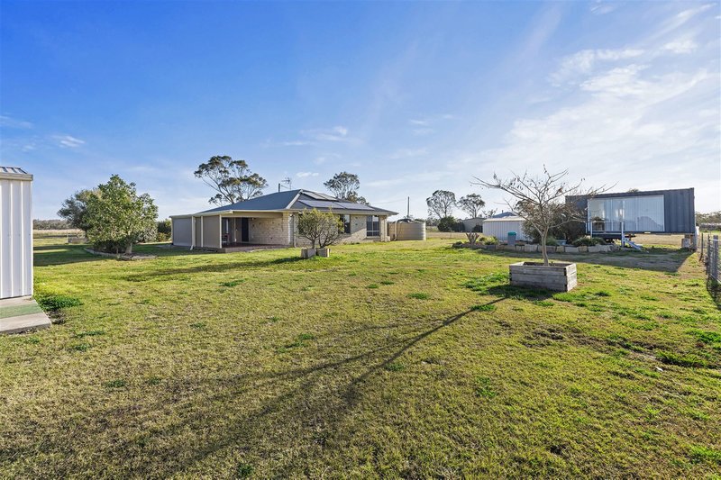 Photo - 84 Goomburra Street, Hendon QLD 4362 - Image 13