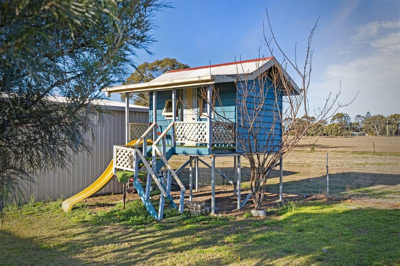 Photo - 84 Goomburra Street, Hendon QLD 4362 - Image 15