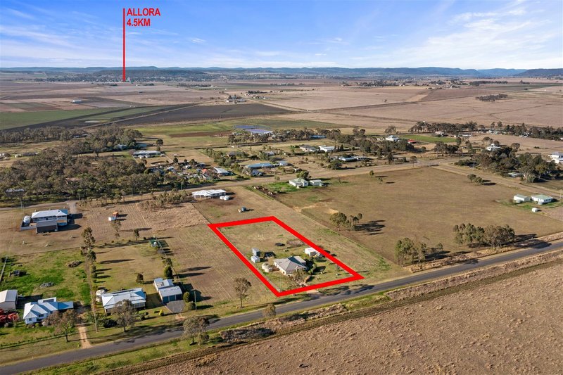 Photo - 84 Goomburra Street, Hendon QLD 4362 - Image 18